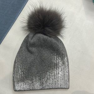 Perfect condition pom pom hat beanie